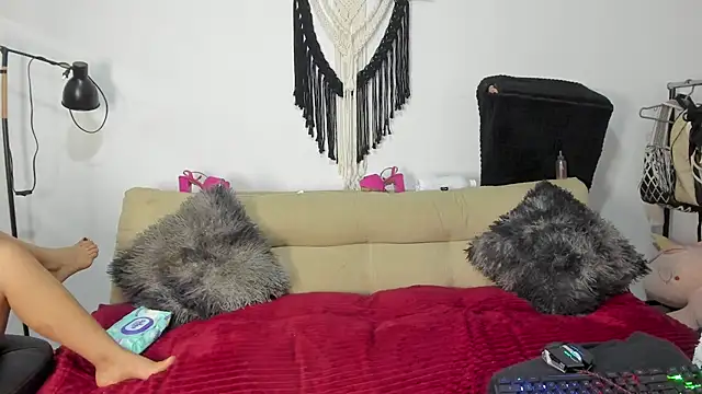 Snapshot of aurora_moonm chatting on May 16, 12:53 am aurora moonm online show from May 16, 12:53 am