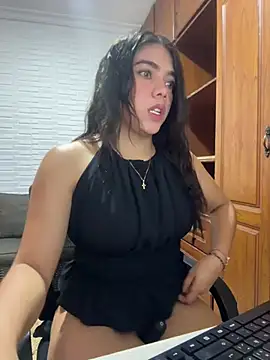 Snapshot of Luna_rousse26 chatting on June 1, 12:27 pm Luna rousse26 online show from June 1, 12:27 pm