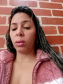Snapshot of kiki_milu chatting on June 19, 8:14 pm kiki milu online show from June 19, 8:14 pm