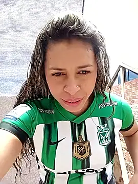 Snapshot of kiki_milu chatting on May 12, 4:46 pm kiki milu online show from May 12, 4:46 pm