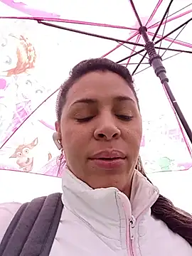 Snapshot of kiki_milu chatting on June 5, 4:56 pm kiki milu online show from June 5, 4:56 pm