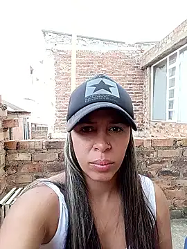 Snapshot of kiki_milu chatting on April 30, 8:57 pm kiki milu online show from April 30, 8:57 pm