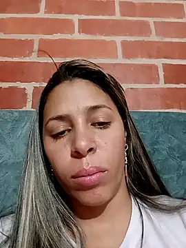 Snapshot of kiki_milu chatting on May 1, 10:59 pm kiki milu online show from May 1, 10:59 pm