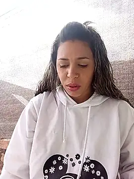 Snapshot of kiki_milu chatting on April 26, 2:25 pm kiki milu online show from April 26, 2:25 pm