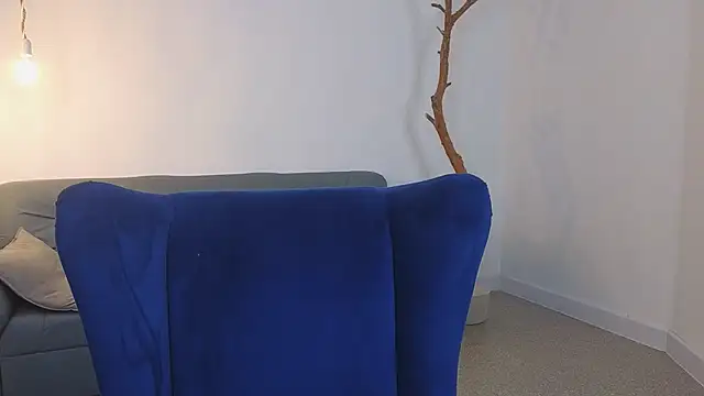 DeliaEffy online show from April 5, 12:45 pm