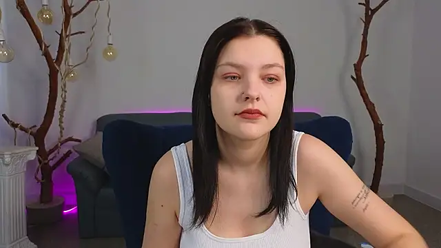 DeliaEffy online show from March 8, 1:25 pm