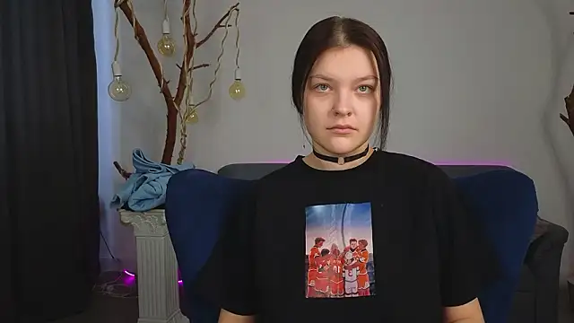 DeliaEffy online show from March 21, 1:15 pm