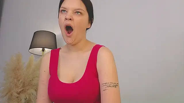 Snapshot of DeliaEffy chatting on February 22, 9:27 pm DeliaEffy online show from February 22, 9:27 pm