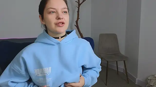 DeliaEffy online show from March 24, 1:00 pm