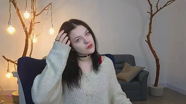 DeliaEffy online show from April 3, 12:55 pm