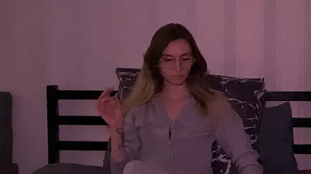 Snapshot of missmiroslava chatting on March 3, 7:54 pm missmiroslava online show from March 3, 7:54 pm