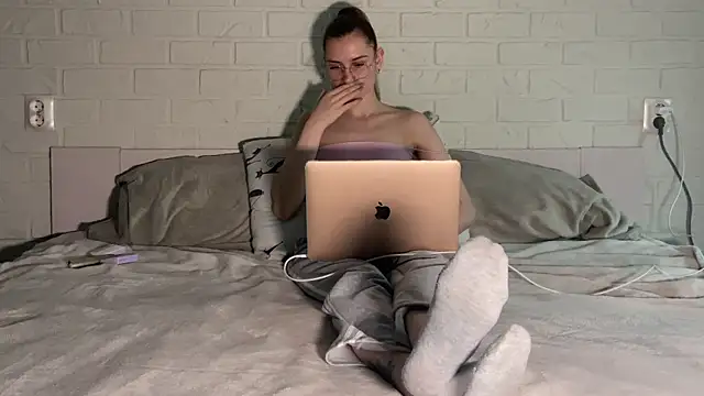 missmiroslava online show from April 3, 10:11 am