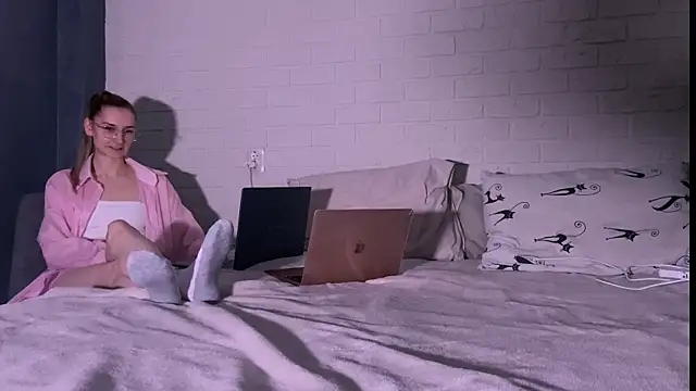 missmiroslava online show from April 12, 5:27 pm