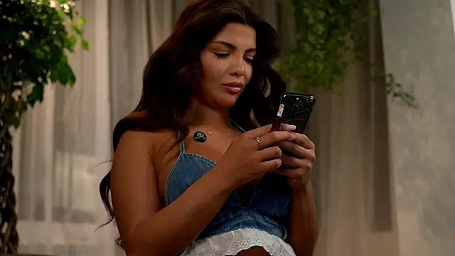 Snapshot of TheMaddisonShow_ chatting on February 19, 3:47 am TheMaddisonShow online show from February 19, 3:47 am