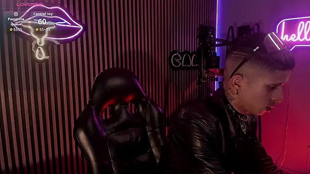 Maximoking26 online show from March 29, 2:13 am