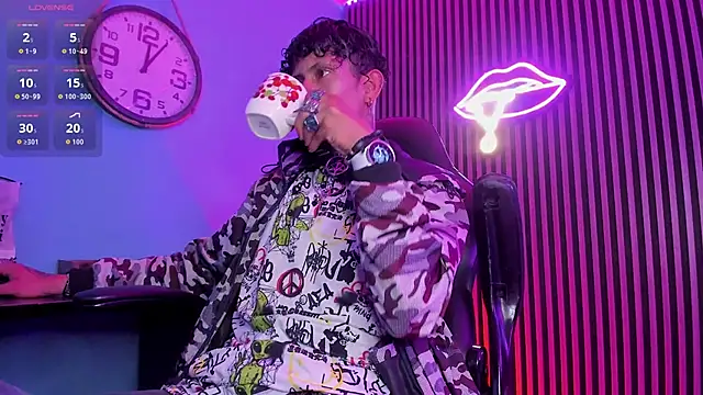 Maximoking26 online show from March 8, 4:16 am