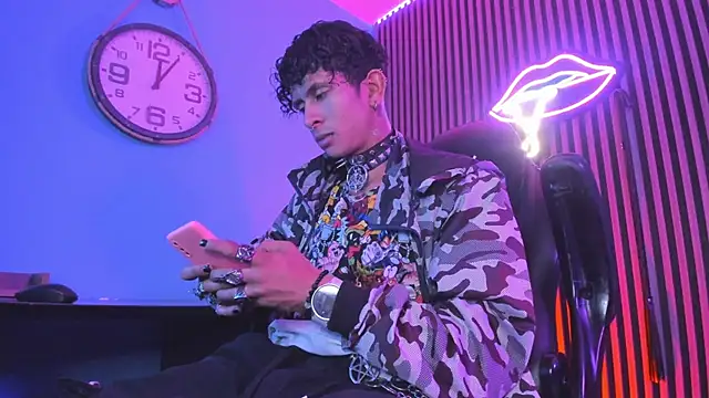 Maximoking26 online show from February 20, 4:09 am