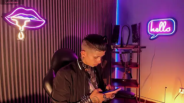 Maximoking26 online show from March 17, 4:48 am