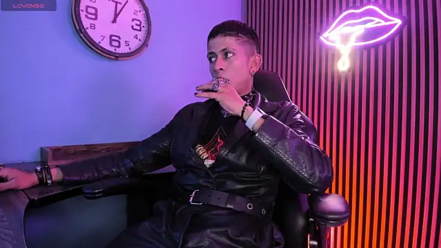 Maximoking26 online show from February 25, 4:23 am