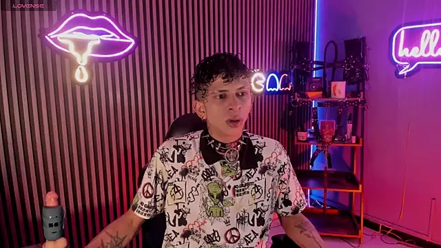 Maximoking26 online show from April 10, 11:56 pm