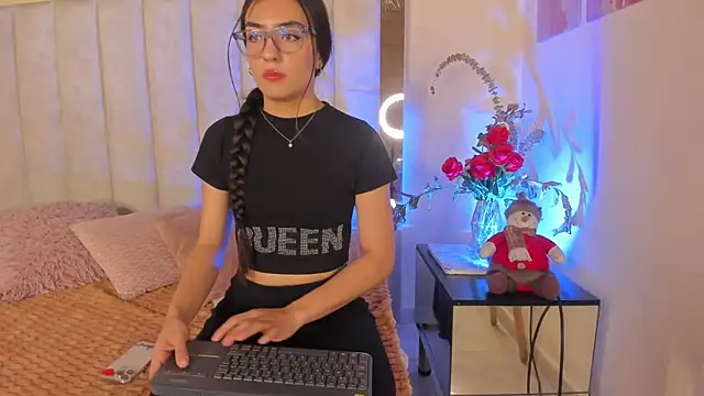 Snapshot of valen_rendon chatting on February 23, 8:09 pm valen rendon online show from February 23, 8:09 pm