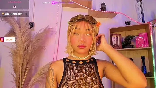 Tylla   online show from April 17, 4:04 am