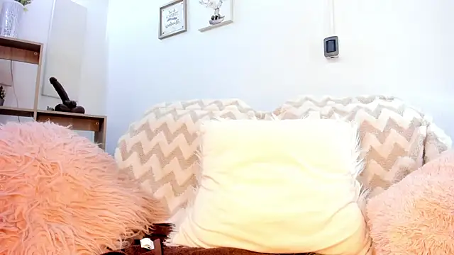 Tylla   online show from March 13, 4:17 am