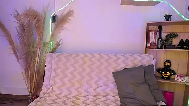 Tylla   online show from April 11, 4:42 am