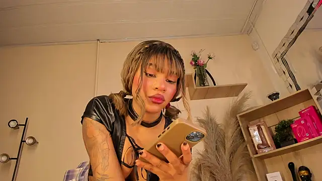 Tylla   online show from April 1, 4:58 am