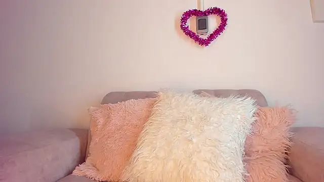 Snapshot of Tylla__ chatting on February 25, 5:07 am Tylla online show from February 25, 5:07 am