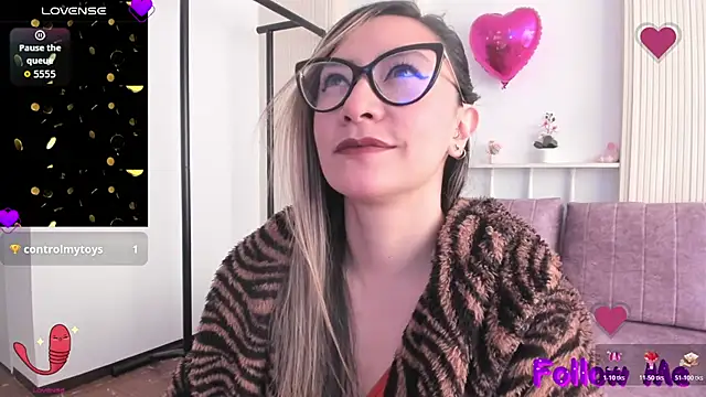 Snapshot of VelvetMouth_ chatting on May 29, 1:28 pm VelvetMouth online show from May 29, 1:28 pm