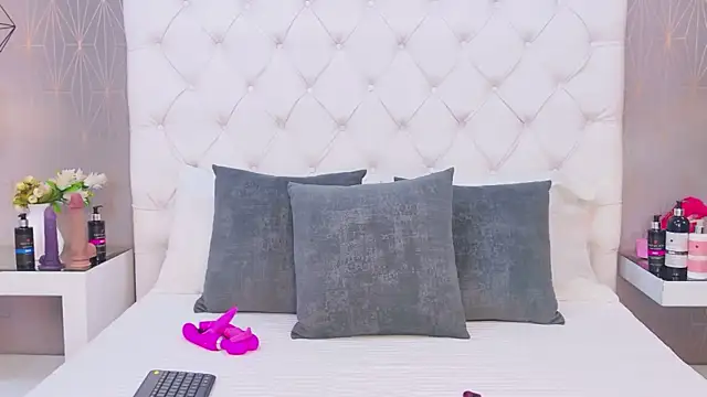 AntonellaEscudero online show from April 23, 7:48 pm
