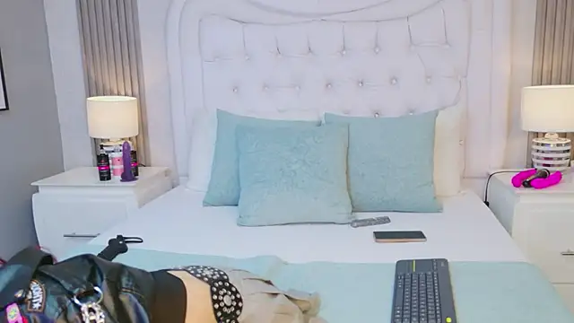 AntonellaEscudero online show from March 6, 8:37 pm