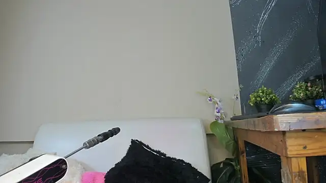 Snapshot of Jasmine_Starr_ chatting on June 11, 12:32 am Jasmine Starr online show from June 11, 12:32 am