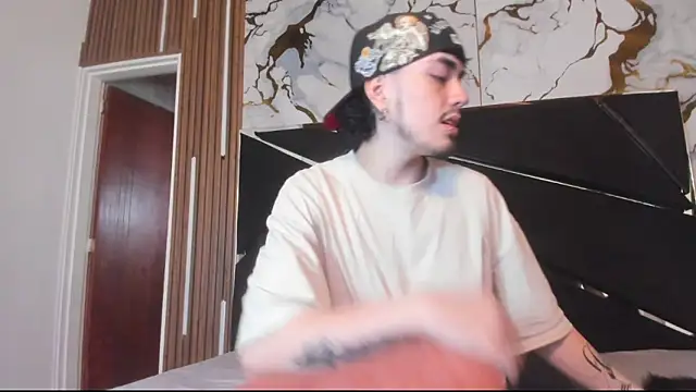 Couple In Heat online show from April 4, 7:53 pm