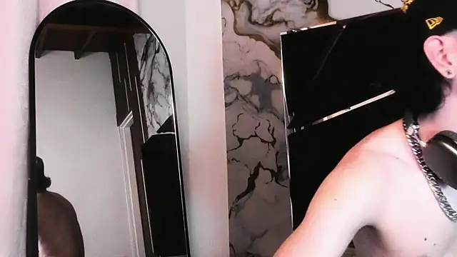 Couple In Heat online show from April 21, 8:48 pm