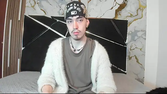 Couple In Heat online show from April 8, 7:48 pm