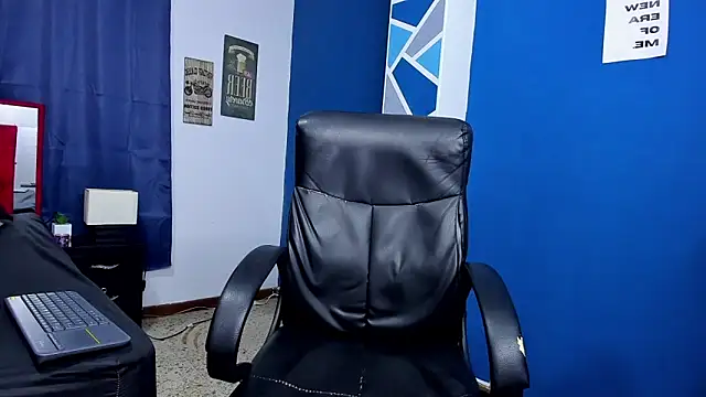 goodgirlxxl online show from April 4, 12:39 am