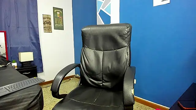 goodgirlxxl online show from April 4, 11:11 pm