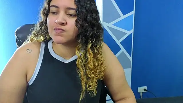 goodgirlxxl online show from April 17, 11:07 pm