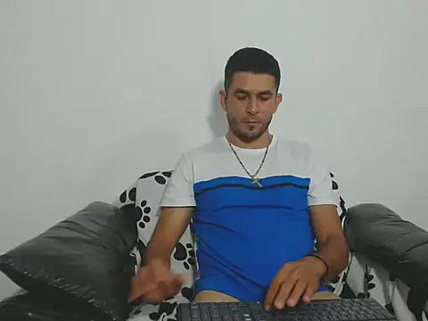 Snapshot of _Grasshopper chatting on February 24, 10:54 pm Grasshopper online show from February 24, 10:54 pm