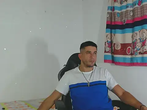 Snapshot of _Grasshopper chatting on February 18, 9:22 pm Grasshopper online show from February 18, 9:22 pm