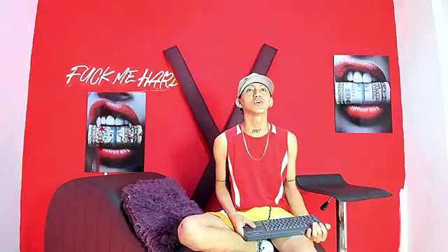 Snapshot of BOYS_PLAY chatting on February 21, 1:24 pm BOYS PLAY online show from February 21, 1:24 pm