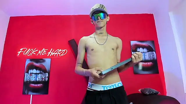 BOYS PLAY online show from March 22, 7:21 am