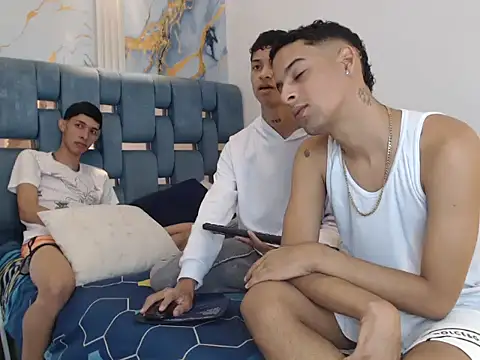 Snapshot of GOLD_BOYS chatting on February 19, 1:19 pm GOLD BOYS online show from February 19, 1:19 pm