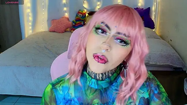 maliciaXpoison online show from May 17, 4:45 am
