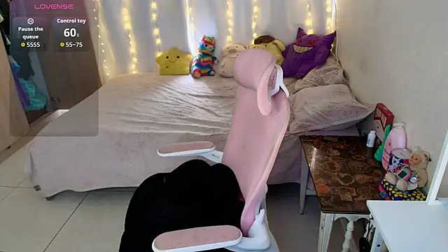 maliciaXpoison online show from April 5, 8:59 pm