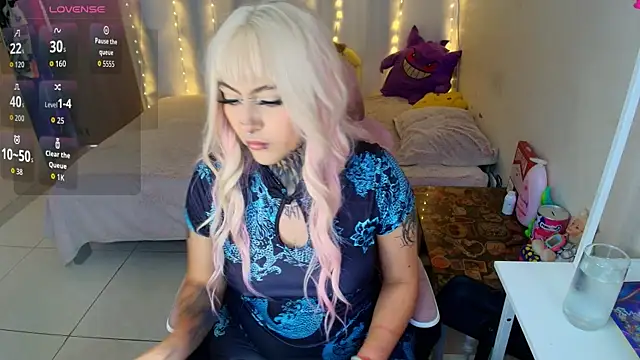 maliciaXpoison online show from April 10, 9:55 pm