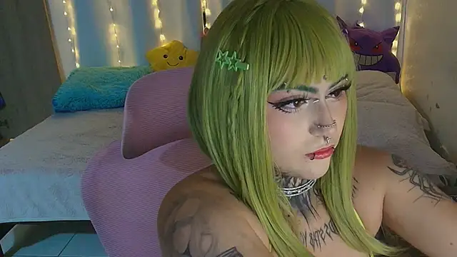 Snapshot of maliciaXpoison chatting on February 23, 6:58 am maliciaXpoison online show from February 23, 6:58 am