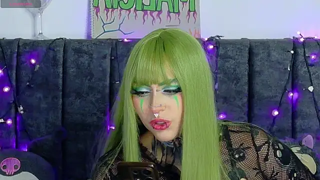 Snapshot of maliciaXpoison chatting on June 27, 4:18 am maliciaXpoison online show from June 27, 4:18 am